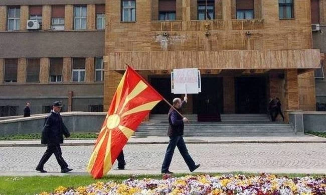 Guardian: Γιατί η Ρωσία δεν θα επιτρέψει την ένταξη της πΓΔΜ στο ΝΑΤΟ (και γιατί η ΕΕ θα αντιμετωπίσει μια κρίση στα Βαλκάνια)